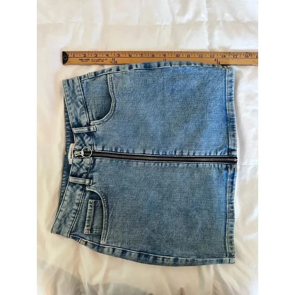 Garage Blue Medium Wash Distressed Zip Front Mini Skirt Size Small - Picture 5 of 5